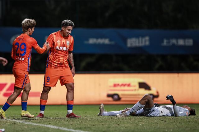 体育平台-泰山开启冲刺路孙准浩回归助阵 功勋外援被“攻心”