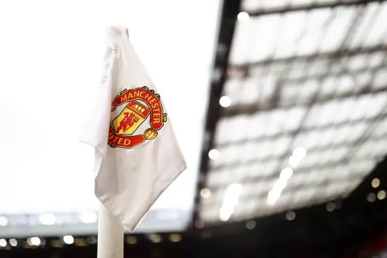 篮球-TA：曼联聘请75岁的前热刺著名球探布鲁姆菲尔德，担任兼职